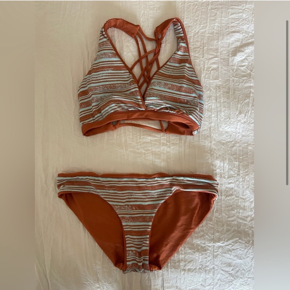 EUC Maaji reversible bikini SET XS - Picture 3 of 4